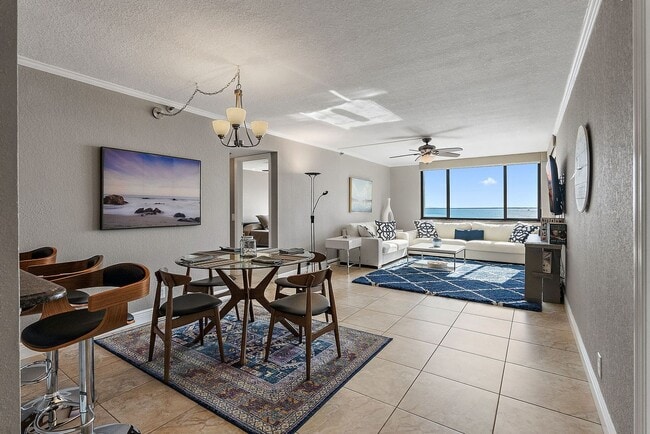 Building Photo - Spacious Waterfront 2/2 condo - Furn. or U...