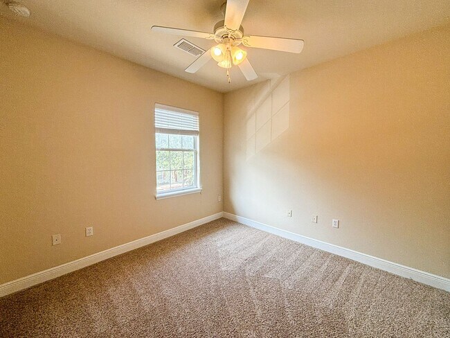 Building Photo - Chase Hollow #40