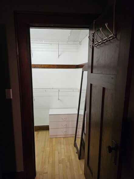 Closet 2 - 521 Memphis Ave