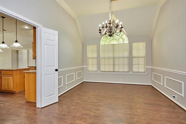 Building Photo - 6734 Wildacre Dr