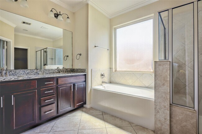 Building Photo - 14607 North Carolina Green Dr