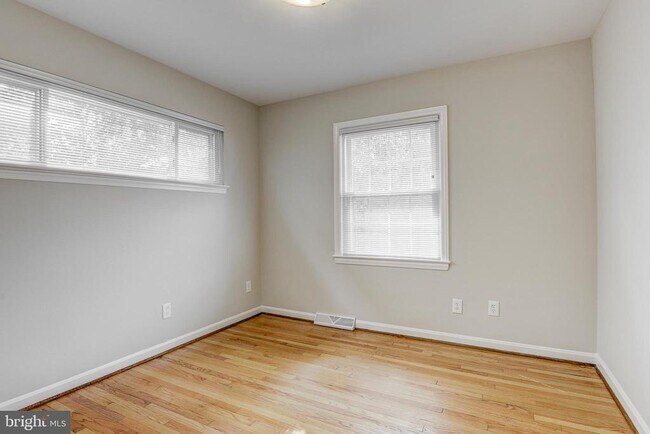 Building Photo - 5107 Bradley Blvd