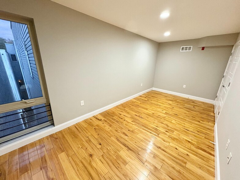 Building Photo - 422 N 40th St