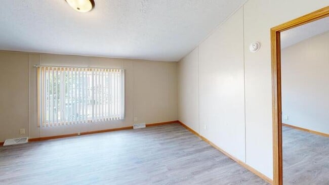 Building Photo - 154 Northwest Dr
