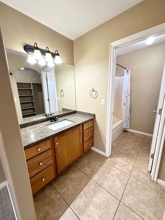 Building Photo - Great Spring Hill Estates Home!