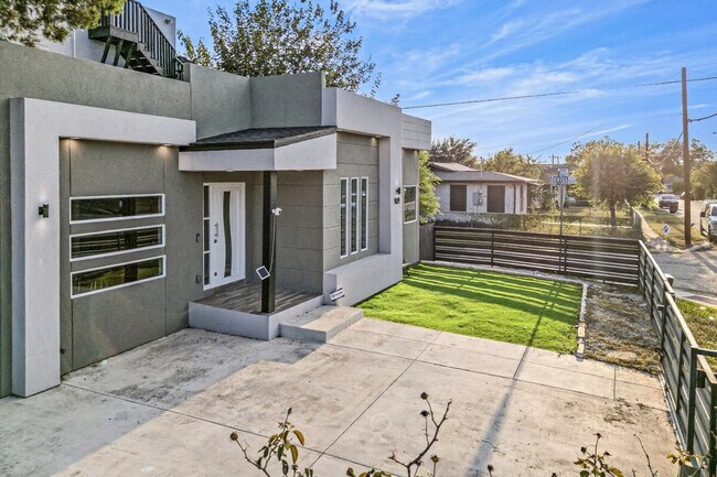 Building Photo - 219 Utah St