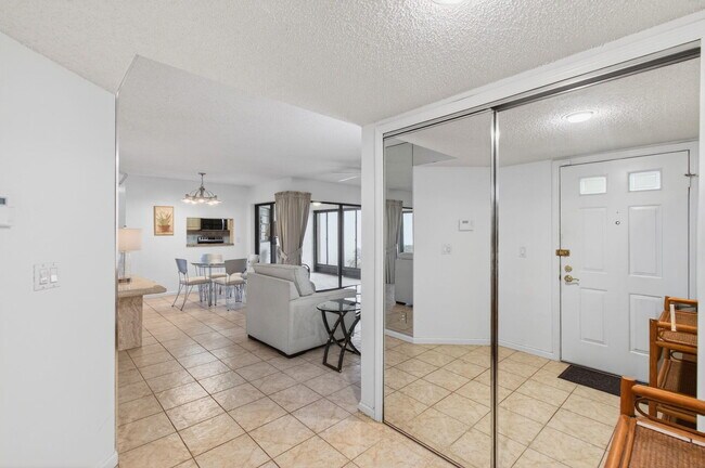 Building Photo - 5851 Parkwalk Dr