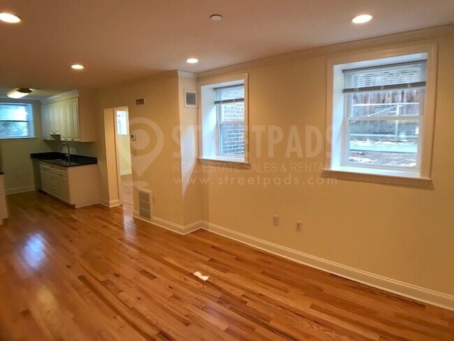 Building Photo - 3 Chauncy St