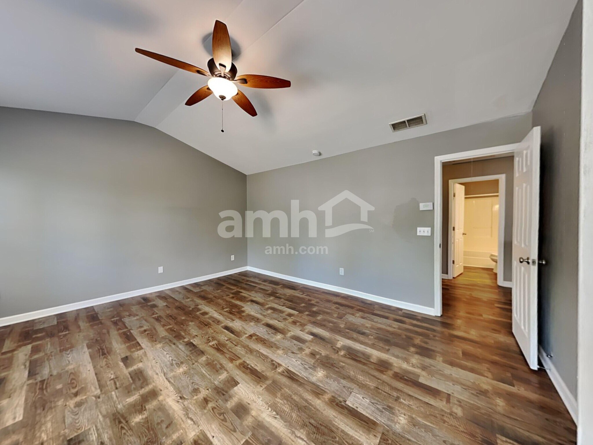 Building Photo - 2412 Newberry Ln