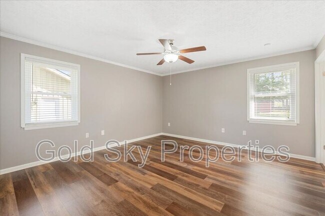 Building Photo - 210 Pine Grove Dr