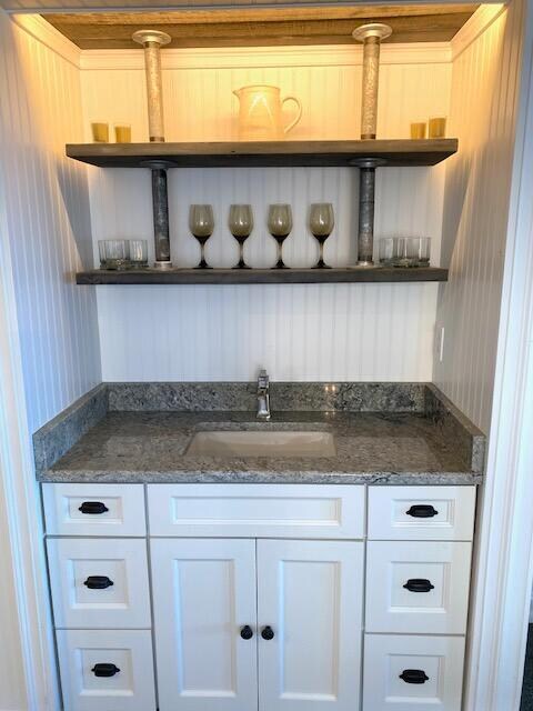 Building Photo - 8500 Ridgewood Ave