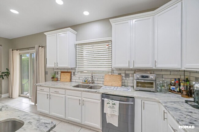 Building Photo - 1321 S Lansing Ct