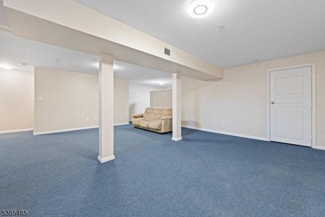 Building Photo - 904 Rhoads Dr
