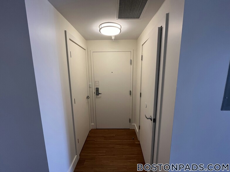 Building Photo - 8 Winter Pl