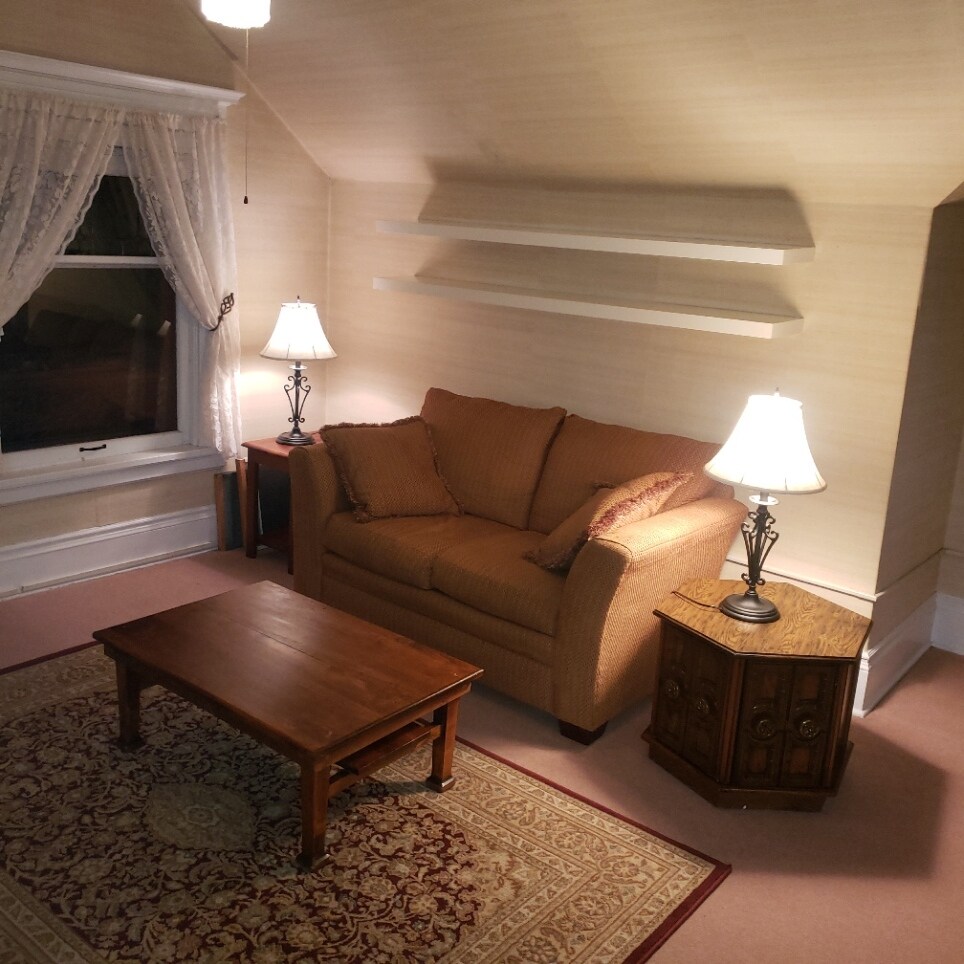 Building Photo - 1405 W 9th Ave