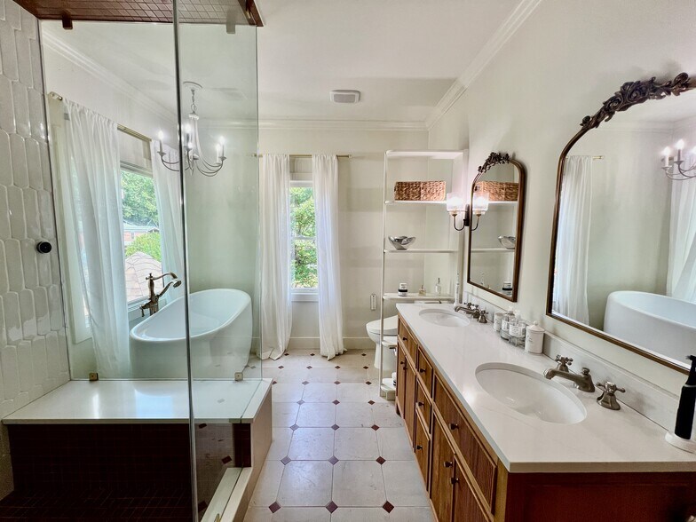 Master Bathroom - 347 Ormond St SE