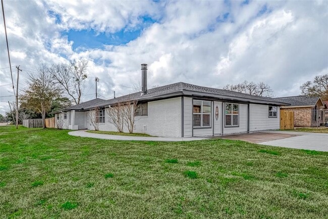 Primary Photo - 300 Lane Dr