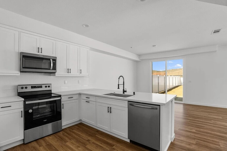 Building Photo - 5834 Norwood Ave