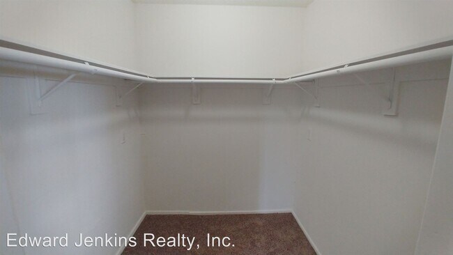 Building Photo - 12717 Cranbrook Ave