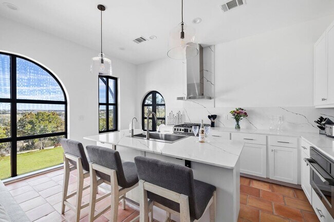 Building Photo - 2701 Bumble Bee Dr