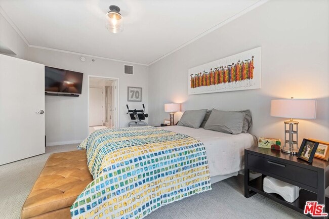 Building Photo - 13650 Marina Pointe Dr