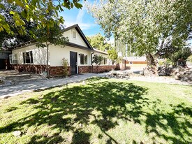 Building Photo - 9739 Pinewood Ave