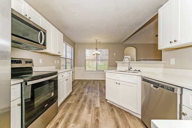 Building Photo - 654 Highpoint Way
