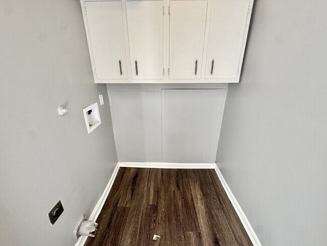 Building Photo - 5168 Corkwood Dr