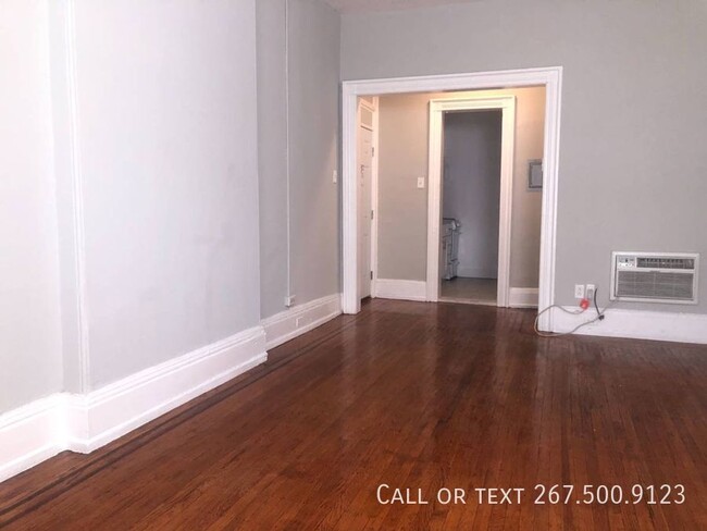 Building Photo - Great Location. Cozy 2 bedrooms.  Walk to ...