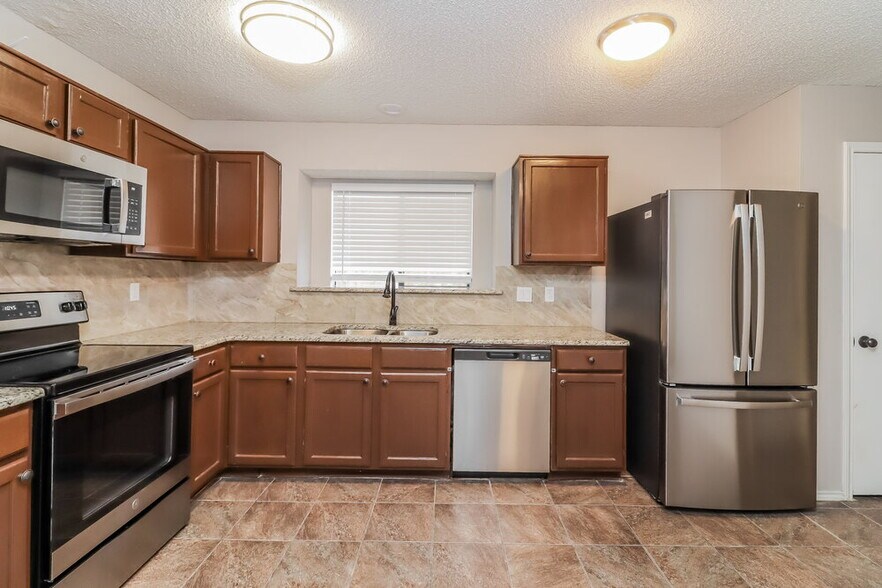 Building Photo - 2301 Fall Ct