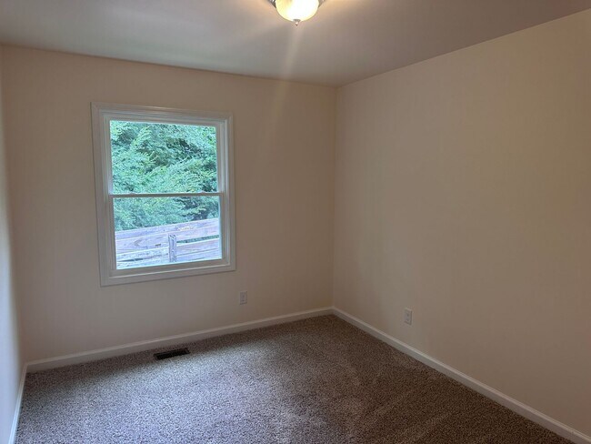 Building Photo - Newly Renovated 3 Bedroom Home!!