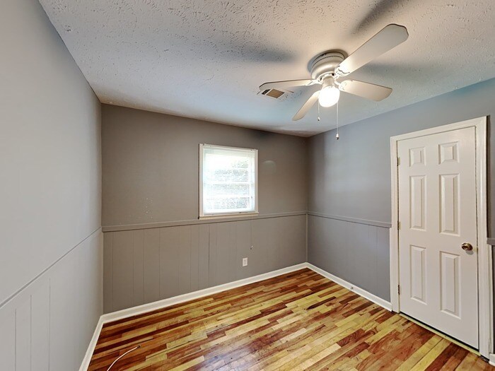 Building Photo - 6403 Kensington Ct