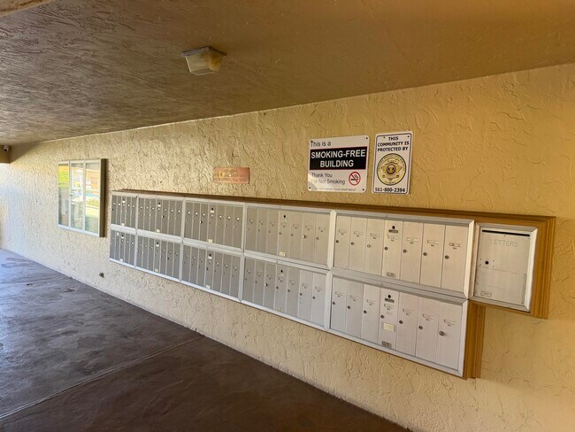 Building Photo - 600 Village Green Ct