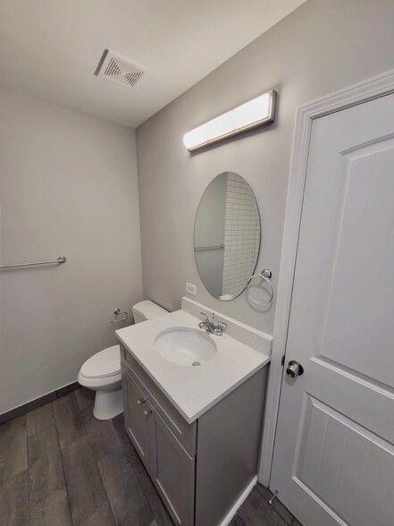 Building Photo - 5736 S King Dr