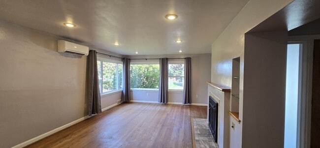 Building Photo - 10407 64th Ave S