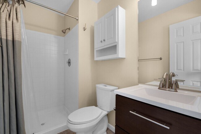 Building Photo - 2420 Regal View Ct
