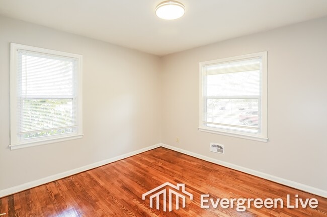 Building Photo - 9512 Bennington Ave