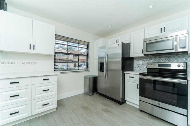 Building Photo - 11229 SW 132nd Ct W