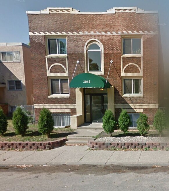 Building Photo - 3042 13th Ave S