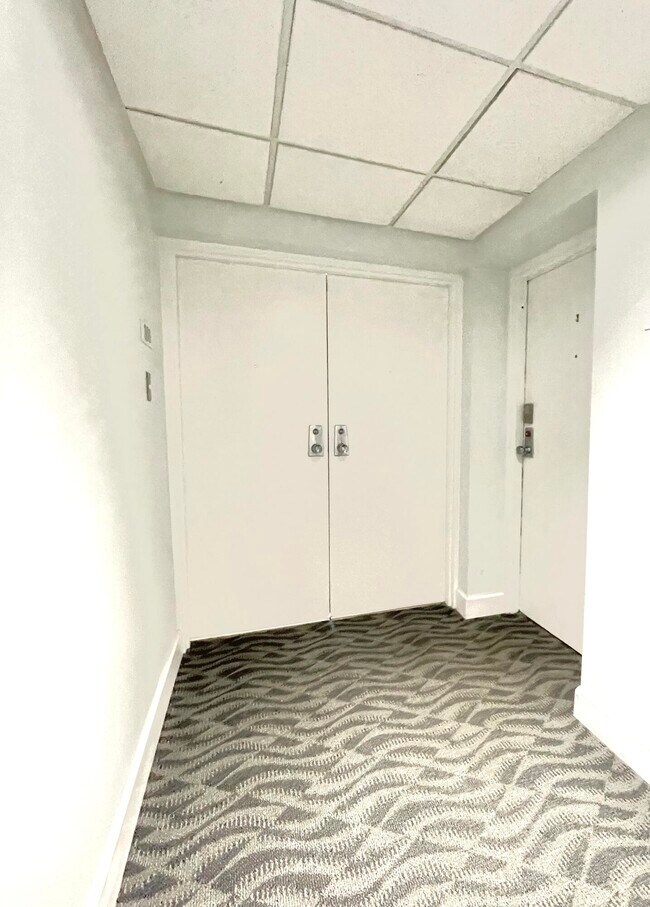 Building Photo - 5420 N Ocean Dr