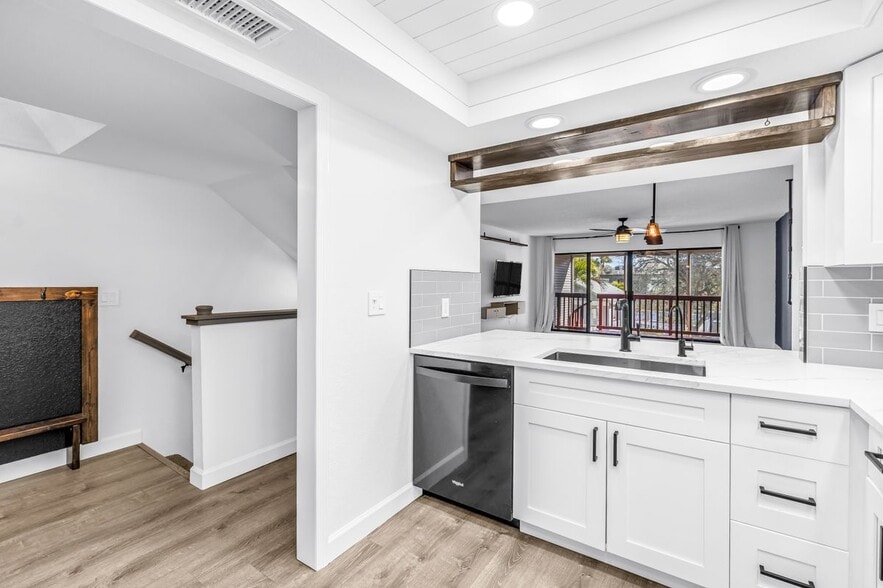 Building Photo - 9613 Tara Cay Ct