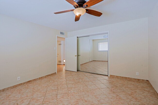 Building Photo - 6203 N 12th Pl