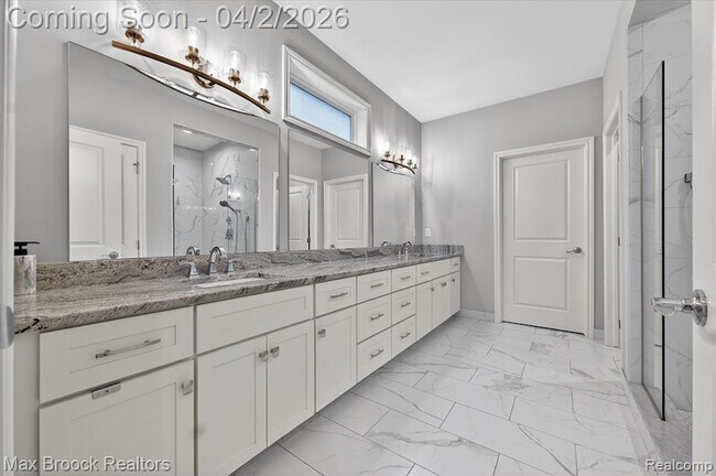 Building Photo - 43721 Legacy Dr