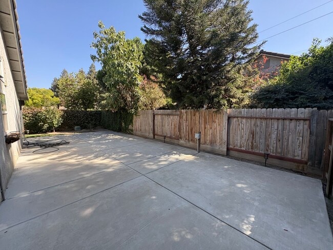 Building Photo - 3524 S Lincoln Ct