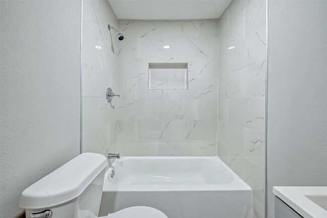 Building Photo - 3274 Reeves St