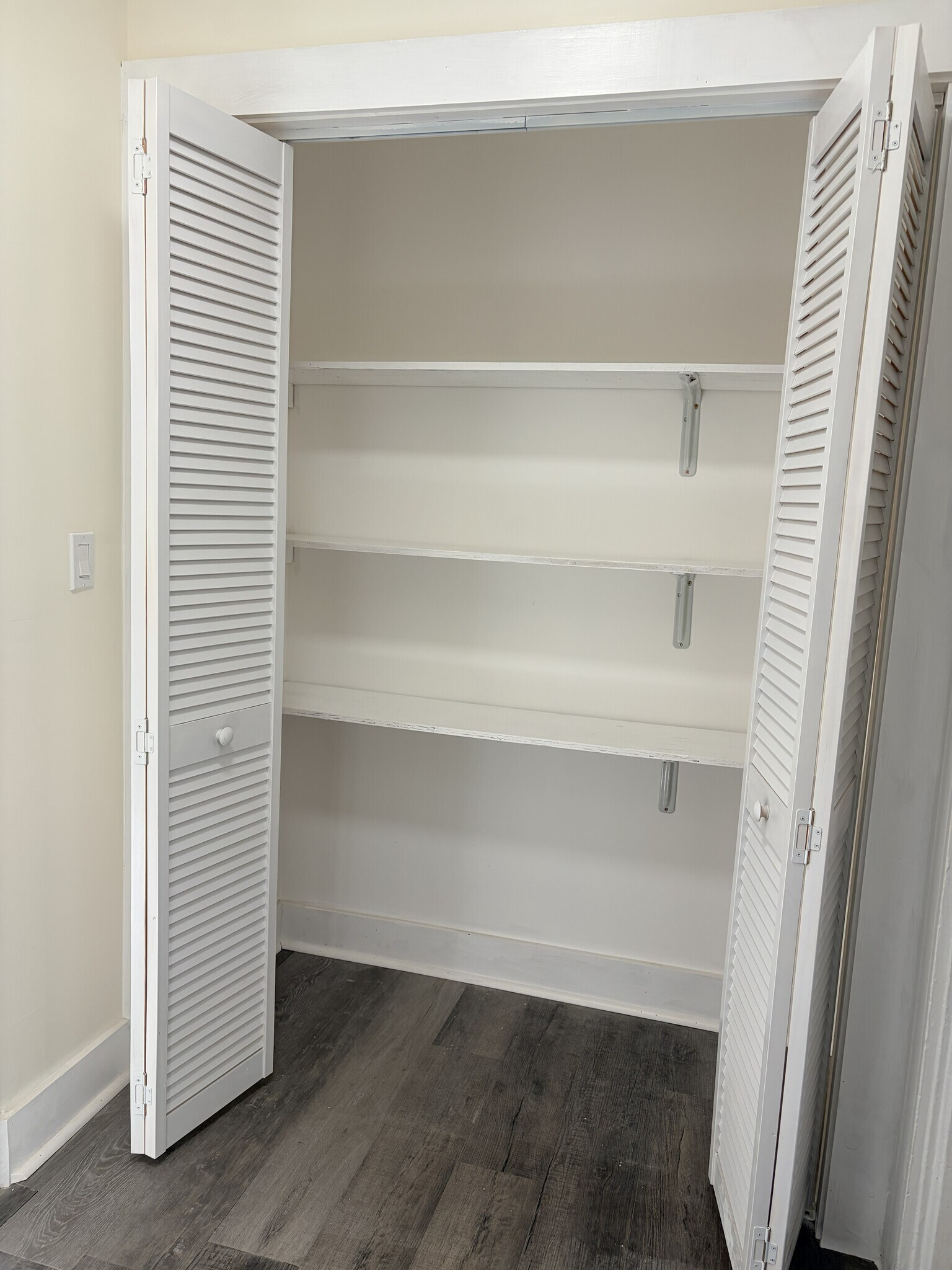 Closet - 574 W Main St