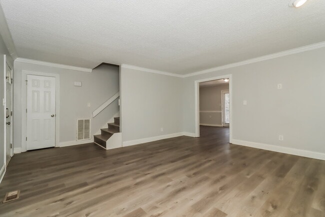 Building Photo - 565 Bells Ferry Pl