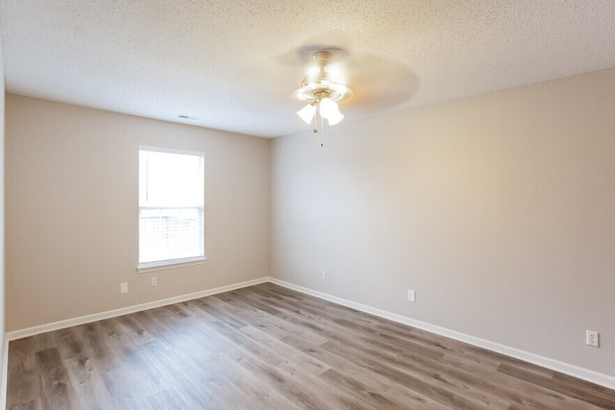 Building Photo - 3355 Blue Ash Ln