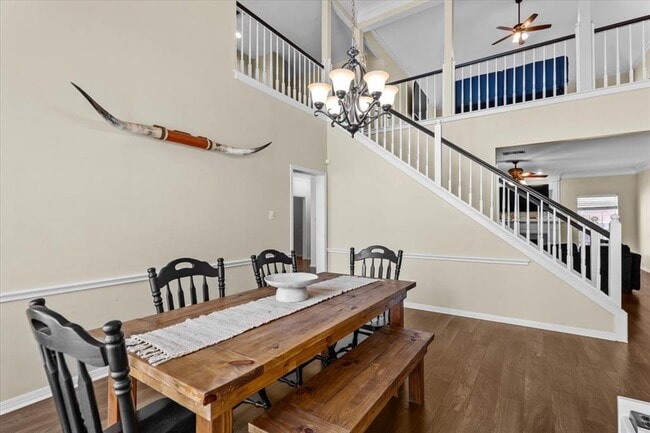 Building Photo - 10116 Pinehurst Dr