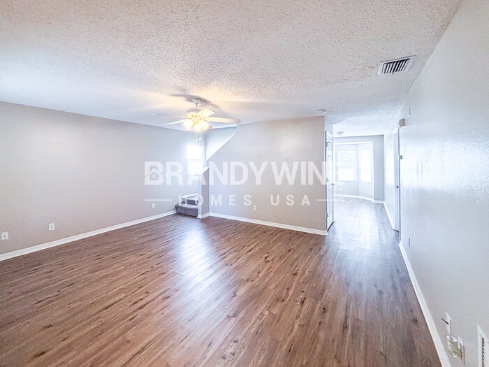 Building Photo - 323 Summer Sails Dr